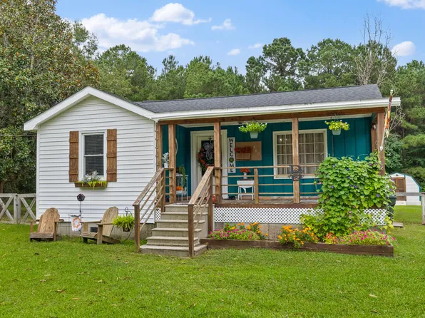 760 Coral Acres Dr, Moncks Corner, SC 29461
