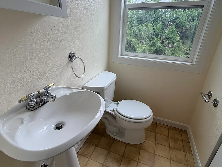 330 NE 102nd Ave — Photo 14