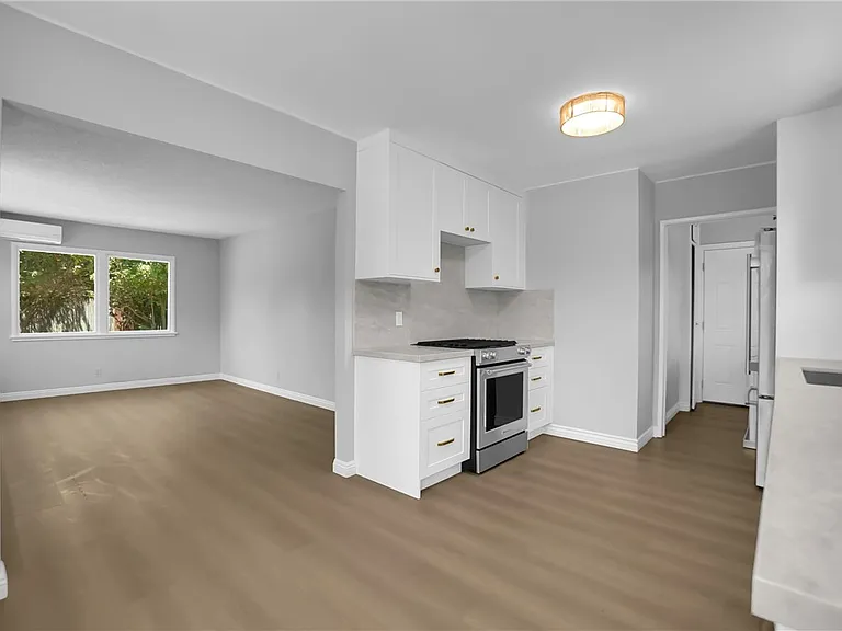 325 W Le Roy Ave — Photo 44