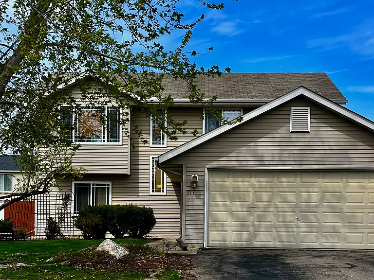 817 Jack Russell Ave — Photo 1