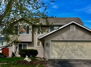 817 Jack Russell Ave, Shakopee, MN 55379