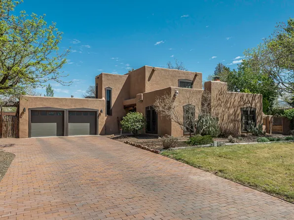 1905 Avenida Las Campanas NW, Los Ranchos De Albuquerque, NM 87107