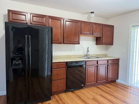 5th image of 512 Lake Rd #2