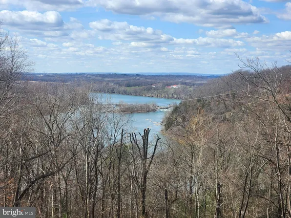 417 Hostler Rd, Harpers Ferry, WV 25425