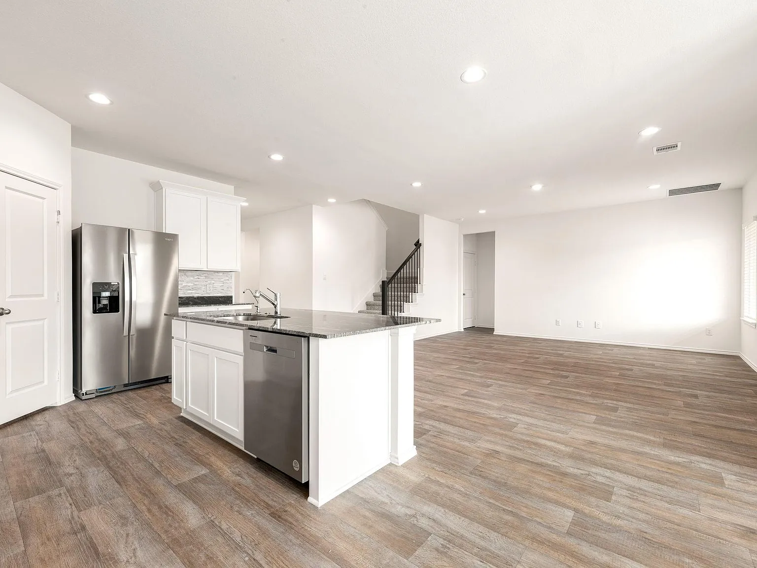 4 bed, 3.0 bath, 2604 sqft, $2,700 — Photo 4