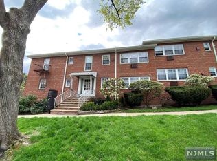 585 Center St APT 11A, Oradell, NJ 07649