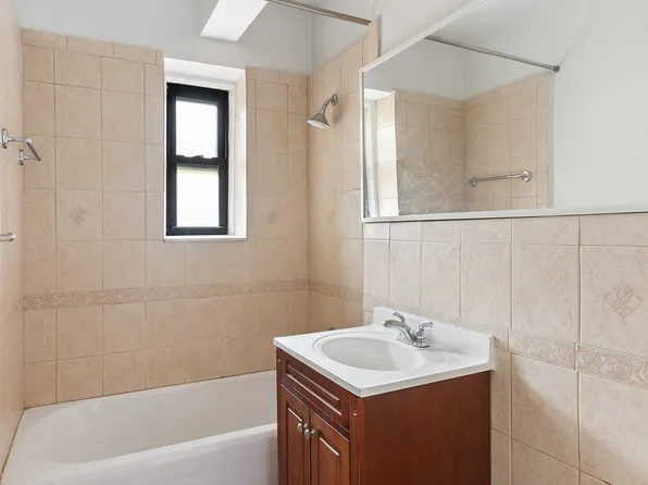 40 Clarkson Avenue image 6 of 11