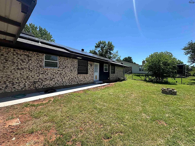 1610 Ridgemont Dr — Photo 17
