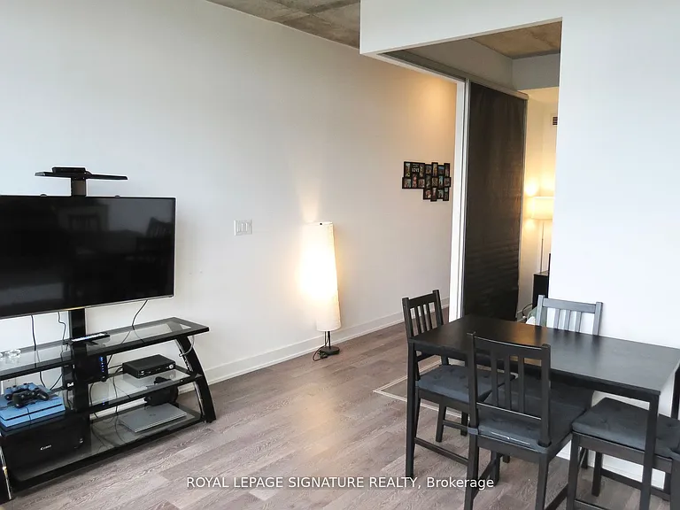 1190 Dundas St E #923 — Photo 3