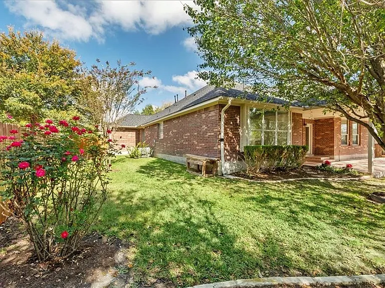 2405 Speidel Dr — Photo 34
