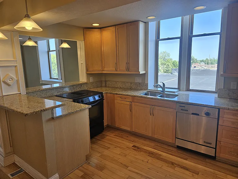 111 NW 2nd St #3 — Photo 14