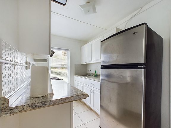 5th image of 616 SW 8th Ave