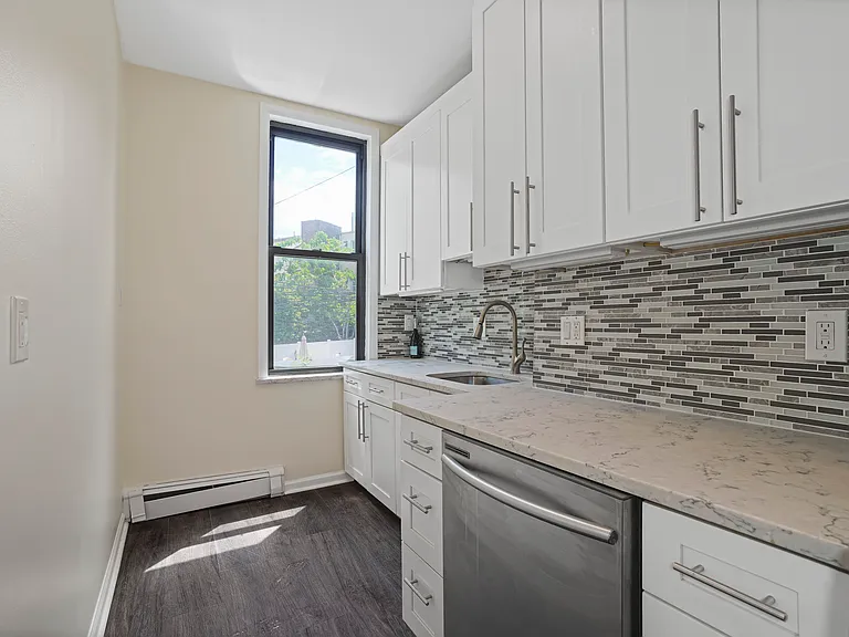 18 Russell St #2 — Photo 13