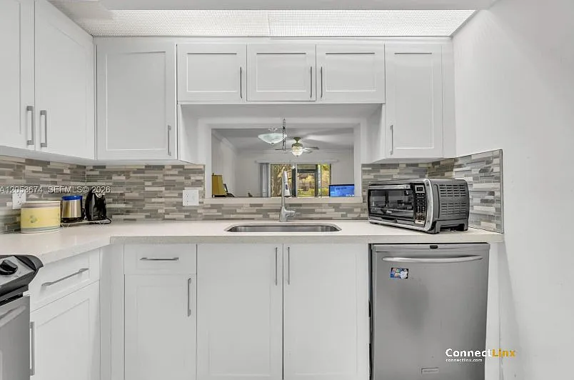 2 bed, 1.5 bath, 1032 sqft, $2,500 — Photo 3
