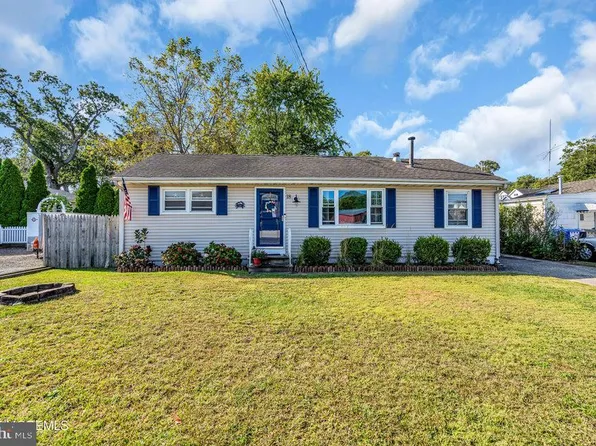 18 Lake Ave, Island Heights, NJ 08732