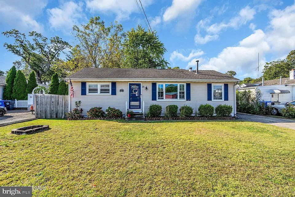 18 Lake Ave photo 1