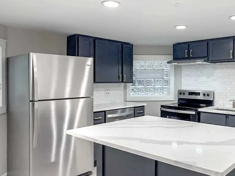 1540 N Hamlin Ave #G — Photo 3