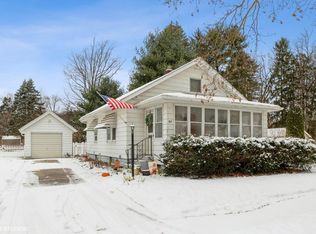 317 N Cayuga St, Buchanan, MI 49107