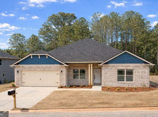 150 Magnolia Villas Dr, Cornelia, GA 30531