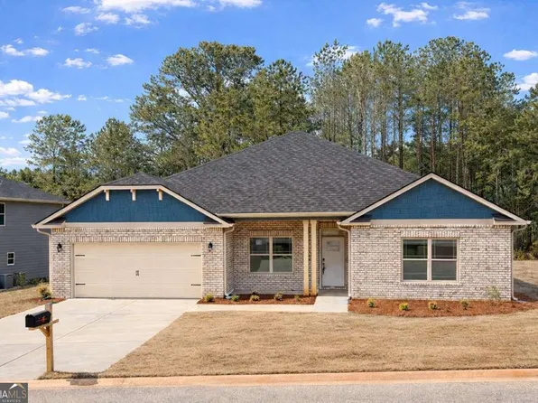 150 Magnolia Villas Dr, Cornelia, GA 30531