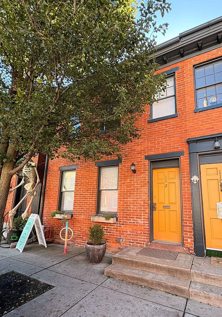 Two Bedroom, One bathroom House, Downtown Location — Photo 1