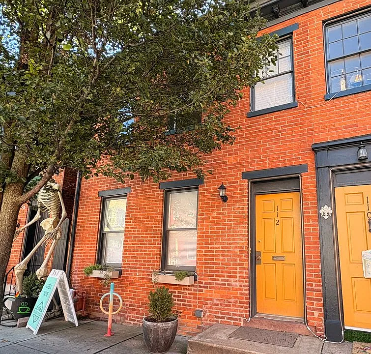 112 E King St