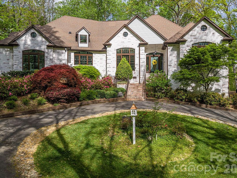 1st image of 2835 Wimbledon Dr