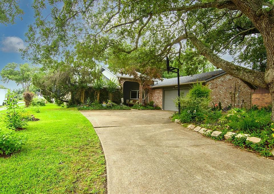 1st image of 16454 Havenhurst Drive