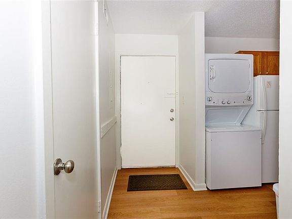 2nd image of 1203 Jamestown Rd APT D2