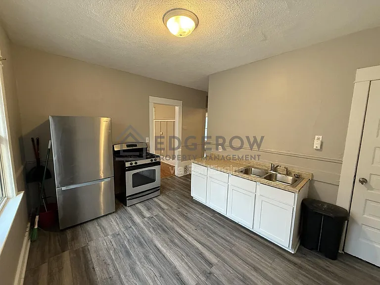 1038 Lafayette Ave SE — Photo 4