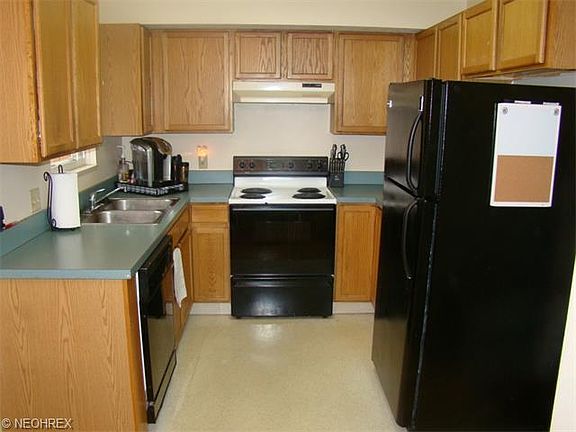 3rd image of 315 University Ave #2