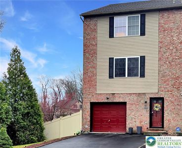 18 Jazz Cir, Whitehall, PA, 18052