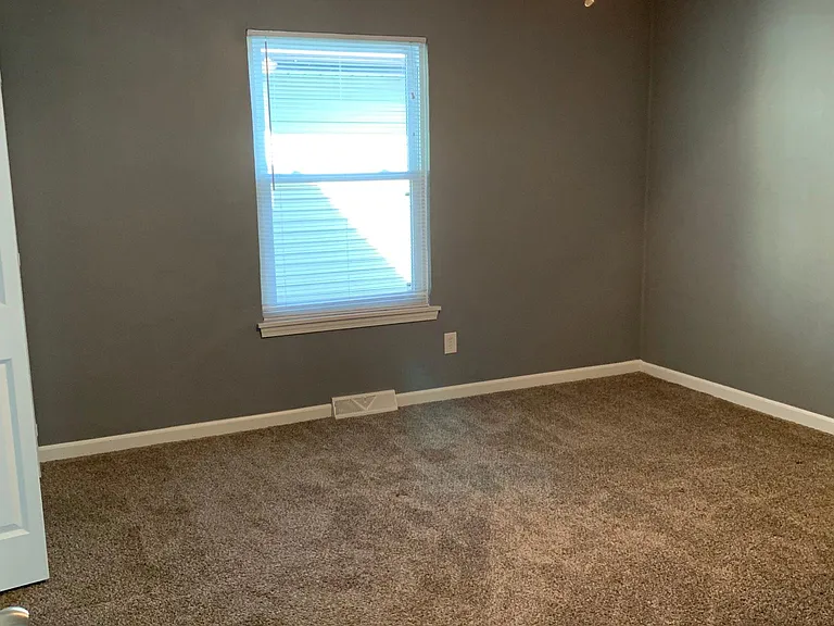 906 E Hanover St — Photo 18