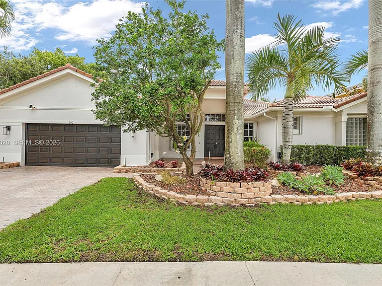 950 Marina Dr — Photo 2