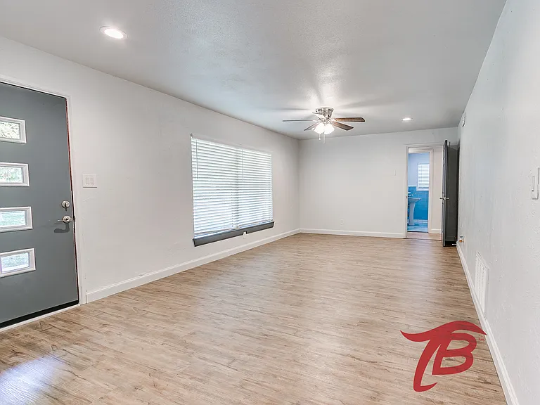 2214 N Florida Ave — Photo 25