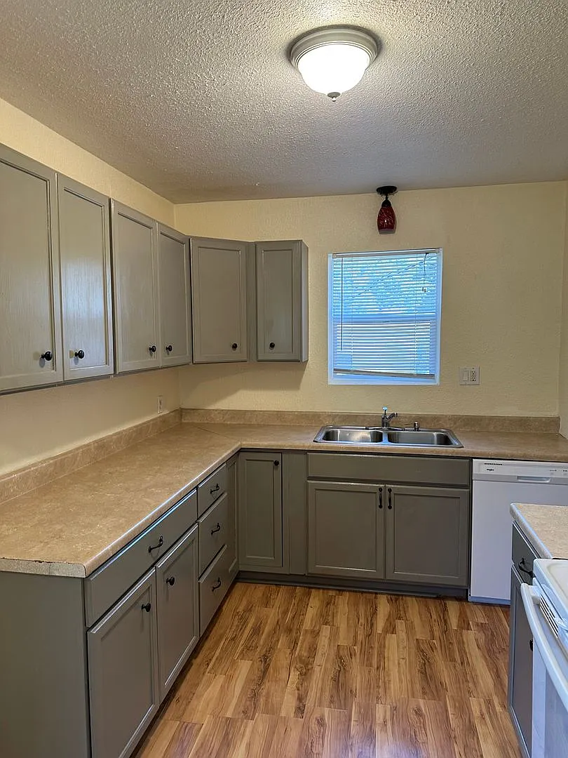 623 Terry Ave — Photo 3