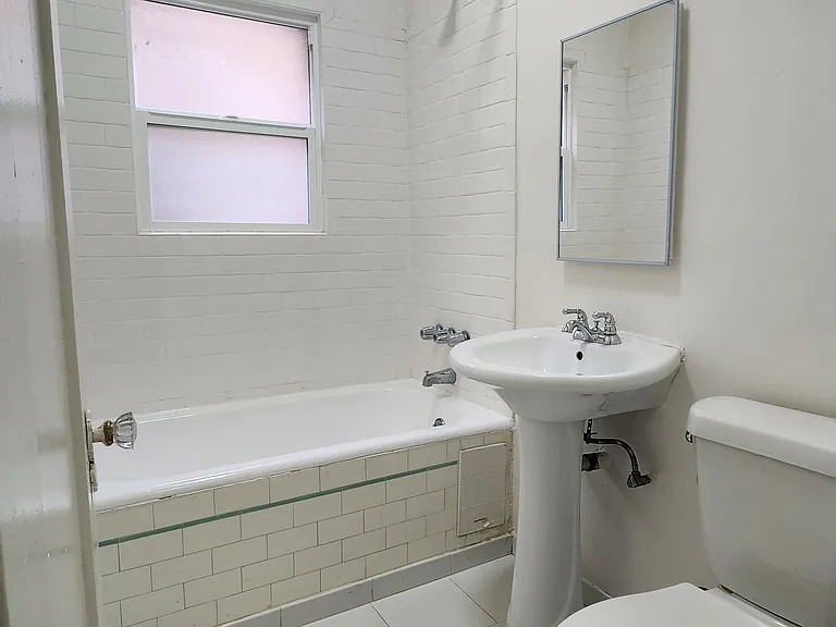 Serrano Club Apartments — Photo 8