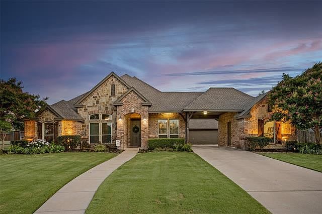 1st image of 313 Applewood Ln