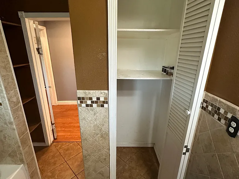 483 E Daleville Ave — Photo 31