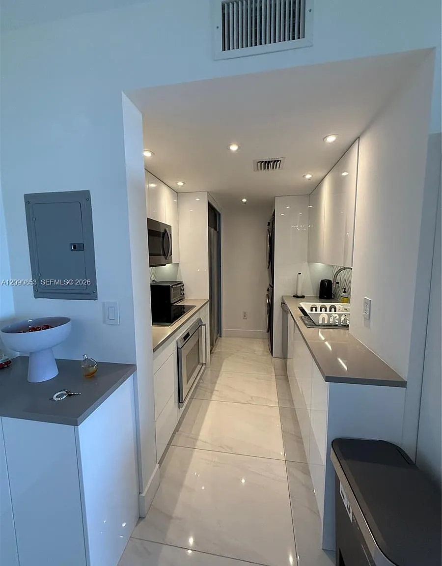 Harbour House — Photo 1