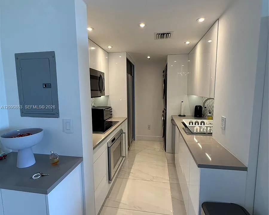 10275 Collins Ave #434