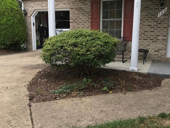 2nd image of 122 Bayberry Ct