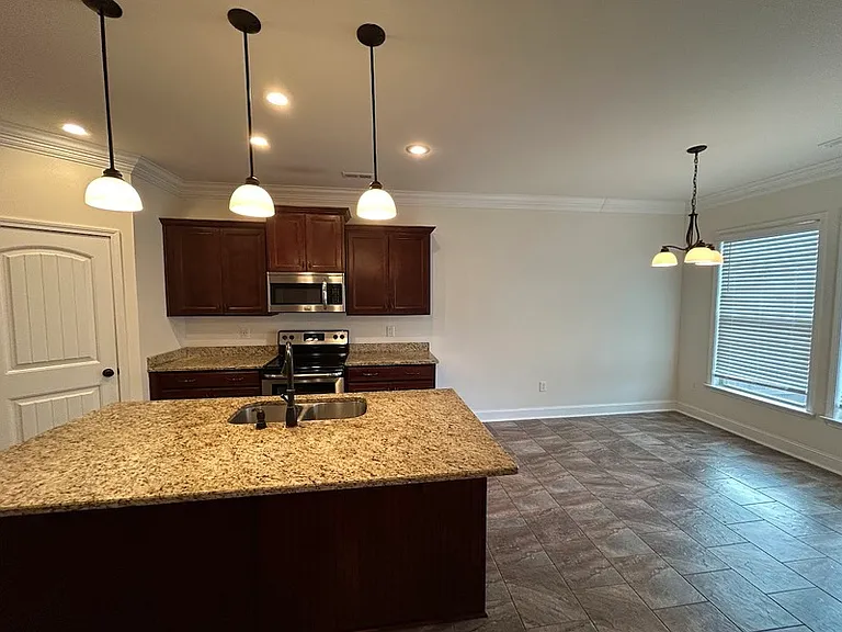 138 Riverfront Dr — Photo 4
