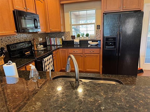 3rd image of 426 Spring Ln