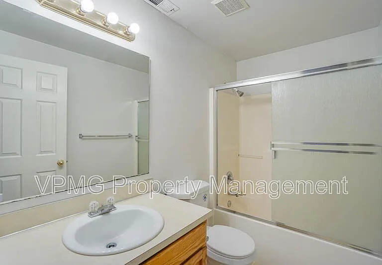 7608 NE 52nd St — Photo 16