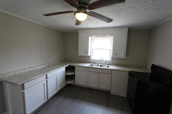 44 E White St — Photo 6