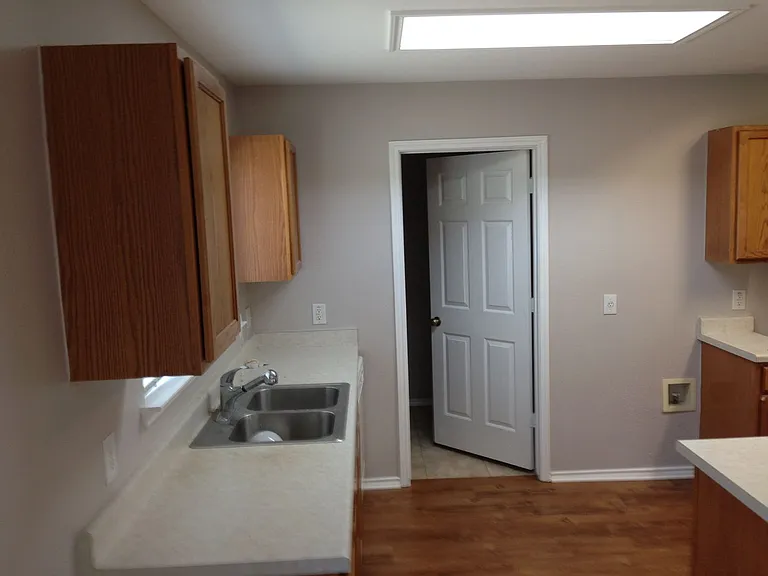 313 Edgewood Cv — Photo 7
