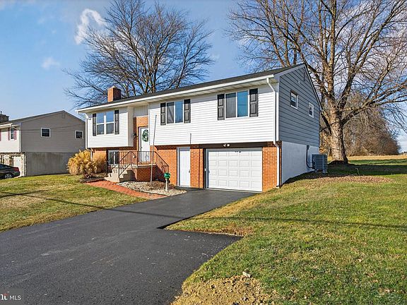 3rd image of 1721 Pioneer Rd