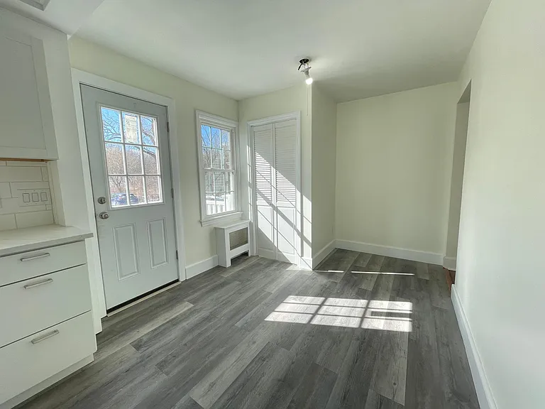 85 E Main St — Photo 8