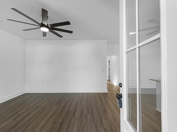 4th image of 210 N Morgan Ave.